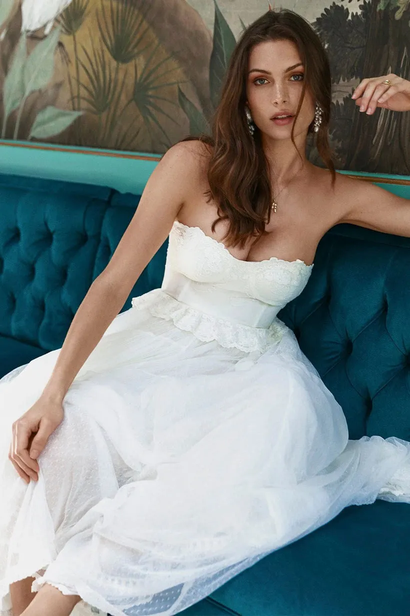 Adorable A-line Sleeveless Sweetheart Tulle Wedding Gown With Applique-715723