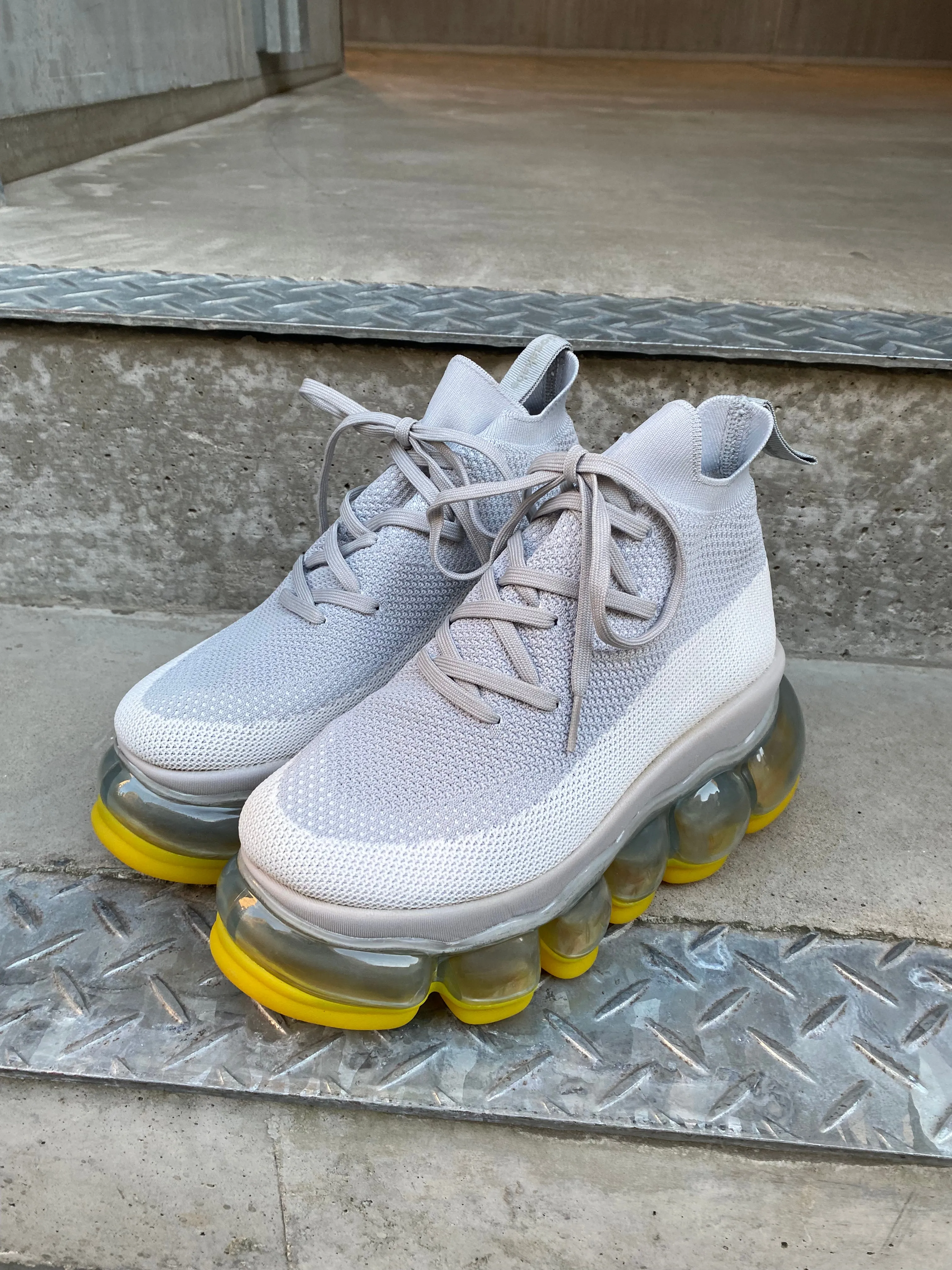 New "Jewelry" High Shoes / Yellow Gray